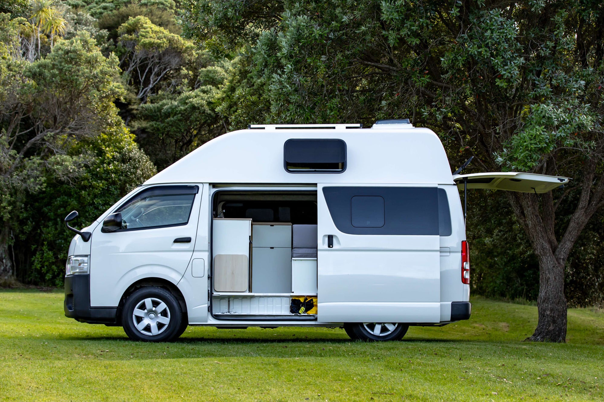 toyota van camper Toyota Hiace Hi-top – Hazy Campers